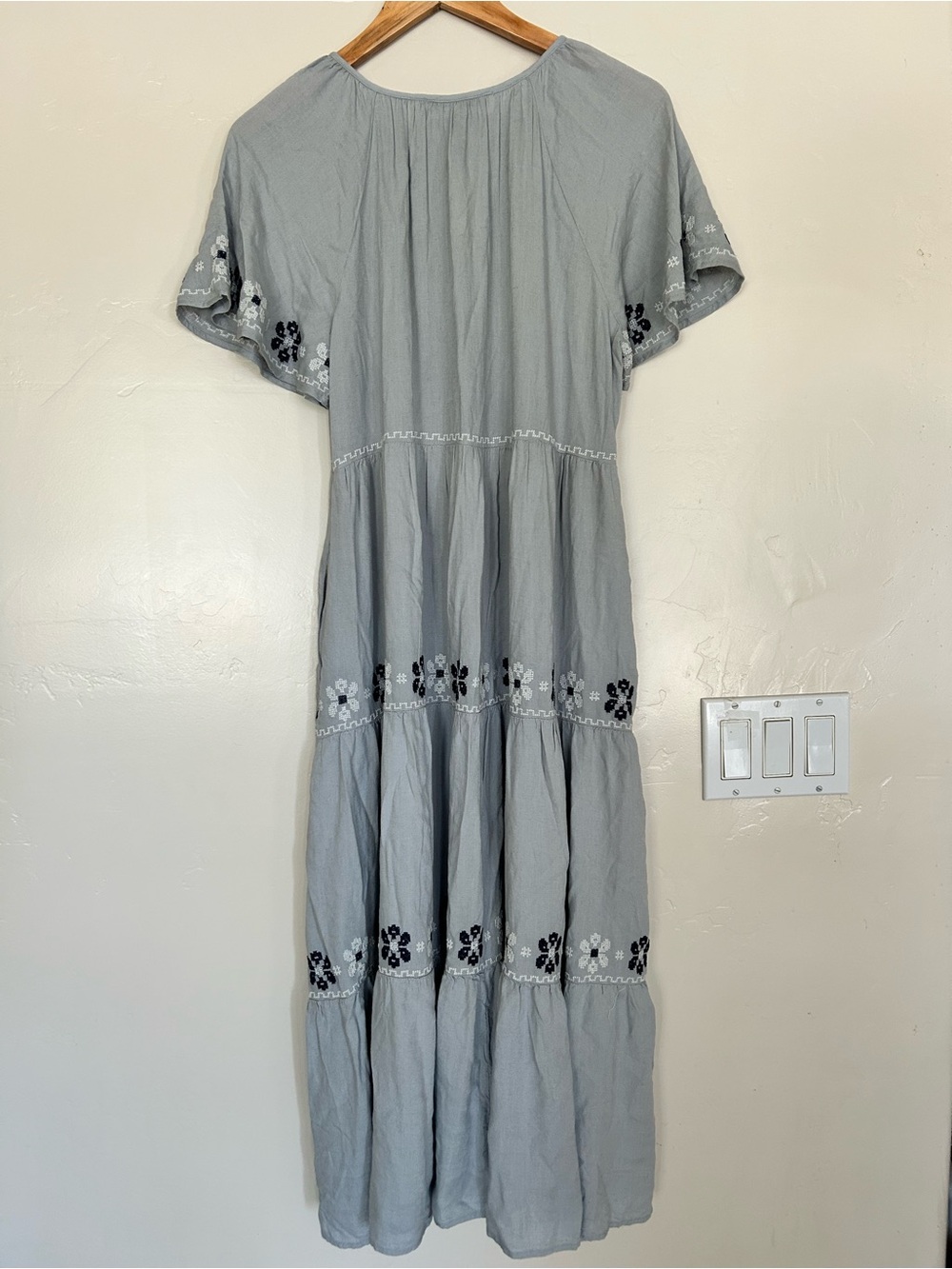 Madewell NWT Embroidered Flutter-Sleeve Tiered Midi Dress M Medium Gray - Picture 5 of 8